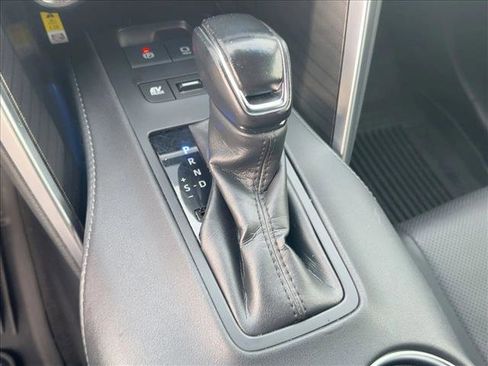 Used 2021 Toyota Venza XLE w/ Softex Package image 12