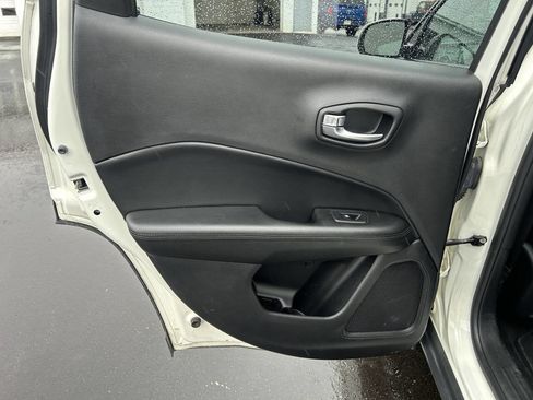 Used 2019 Jeep Compass Latitude image 16