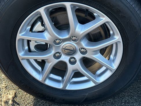 Used 2025 Chrysler Voyager LX image 8