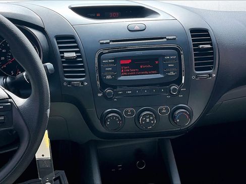 Used 2017 Kia Forte LX image 7