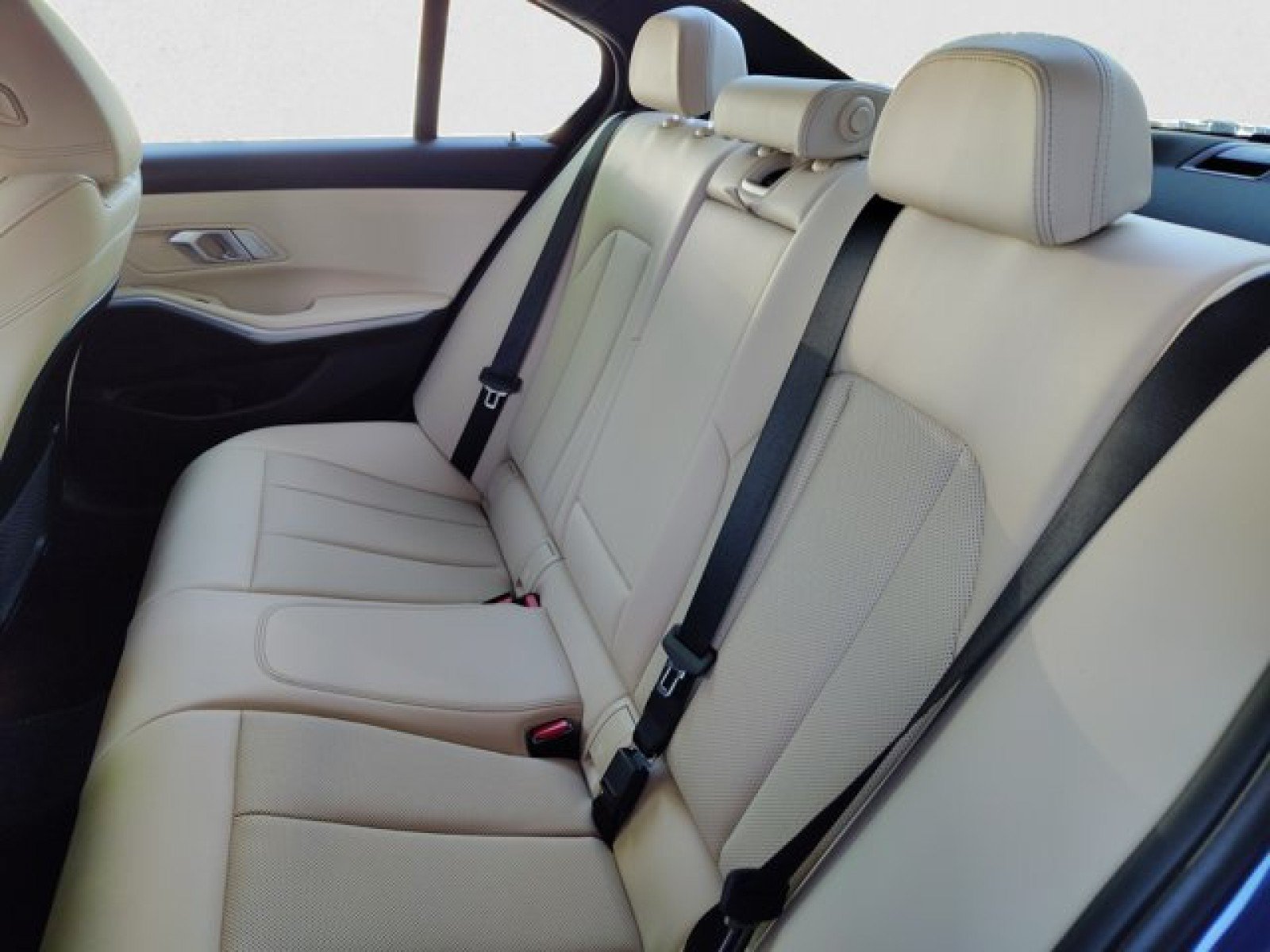 Used 2023 BMW 330i xDrive Sedan w/ Premium Package AWD/4WD image 18