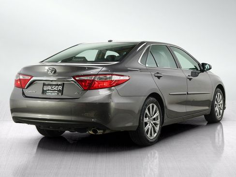 Used 2016 Toyota Camry XLE w/ Moonroof Package FWD image 5