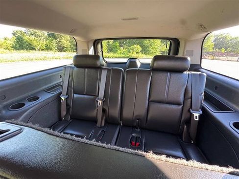 Used 2010 Chevrolet Suburban LT AWD/4WD image 13