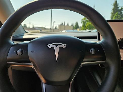 Used 2023 Tesla Model Y Long Range AWD/4WD image 28