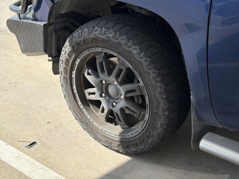 Used 2014 Toyota Tundra SR5 w/ SR5 Upgrade Package image 5