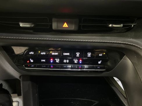 Used 2022 Buick Envision Essence w/ Safety Package image 19