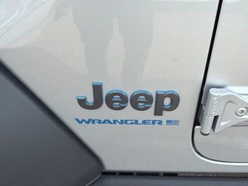 Used 2023 Jeep Wrangler Unlimited Rubicon 4xe AWD/4WD image 27