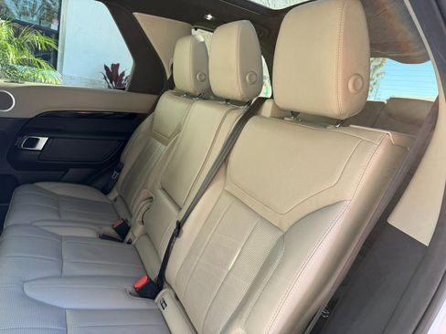 Used 2019 Land Rover Discovery SE image 42