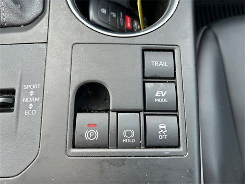 Used 2024 Toyota Highlander XLE image 26