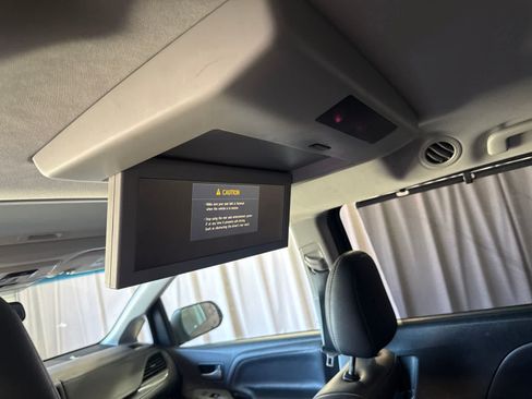 Used 2016 Toyota Sienna SE Premium FWD image 15