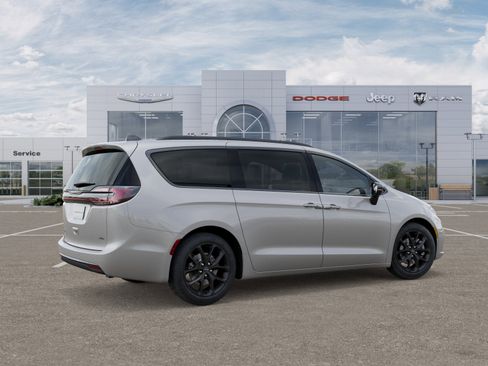New 2026 Chrysler Pacifica Select image 5