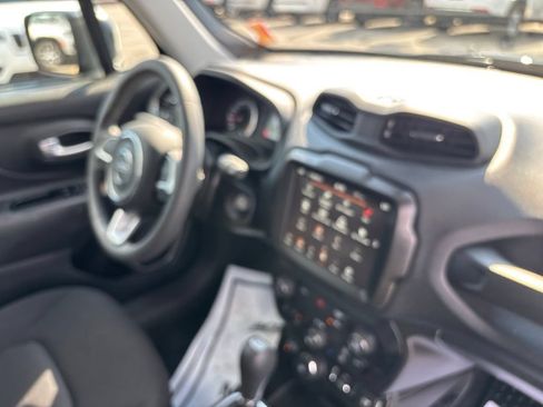 Used 2023 Jeep Renegade Latitude AWD/4WD image 44