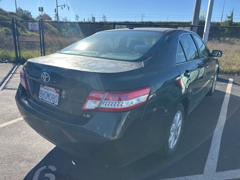Used 2010 Toyota Camry LE image 4