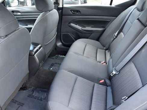 Used 2025 Nissan Altima 2.5 SV image 10