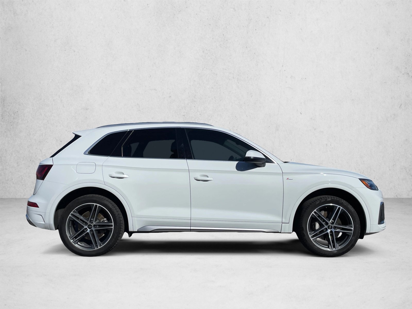Used 2021 Audi Q5 e Premium w/ Convenience Package AWD/4WD image 4