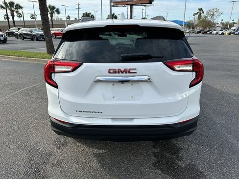 Used 2024 GMC Terrain SLE w/ Driver Convenience Package image 6