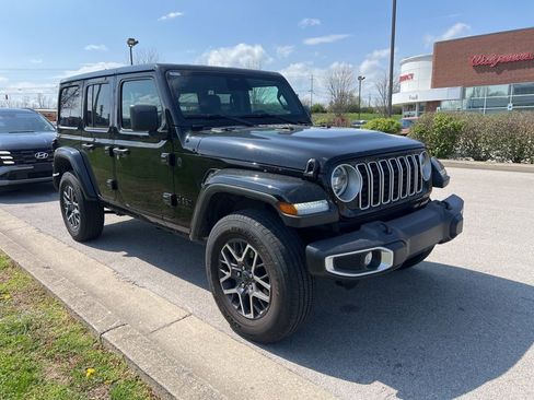 Used 2025 Jeep Wrangler Sahara image 2