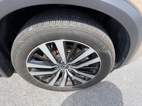 Used 2023 Nissan Pathfinder Platinum w/ Black Appearance Package FWD image 6