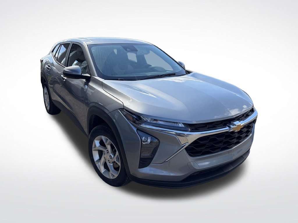 Used 2024 Chevrolet Trax LS w/ LS Convenience Package FWD image 9