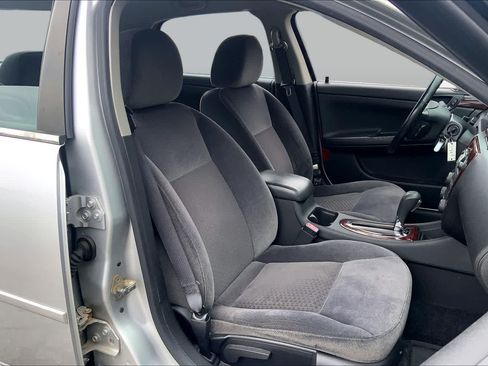 Used 2010 Chevrolet Impala LT FWD image 8