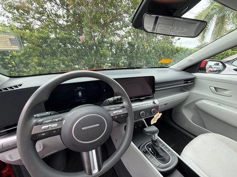 Used 2025 Hyundai Kona SE FWD image 5