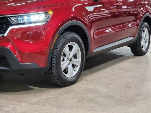 Used 2023 Kia Sorento LX image 17