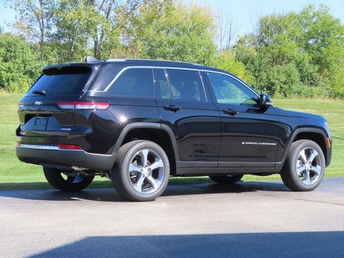 New 2025 Jeep Grand Cherokee Limited w/ Luxury Tech Group II image 3