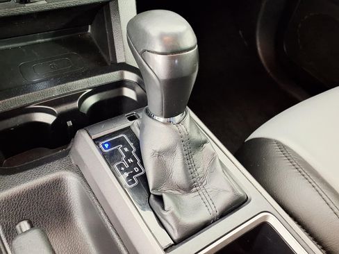 Used 2022 Toyota Tacoma TRD Off-Road w/ Technology Package image 21