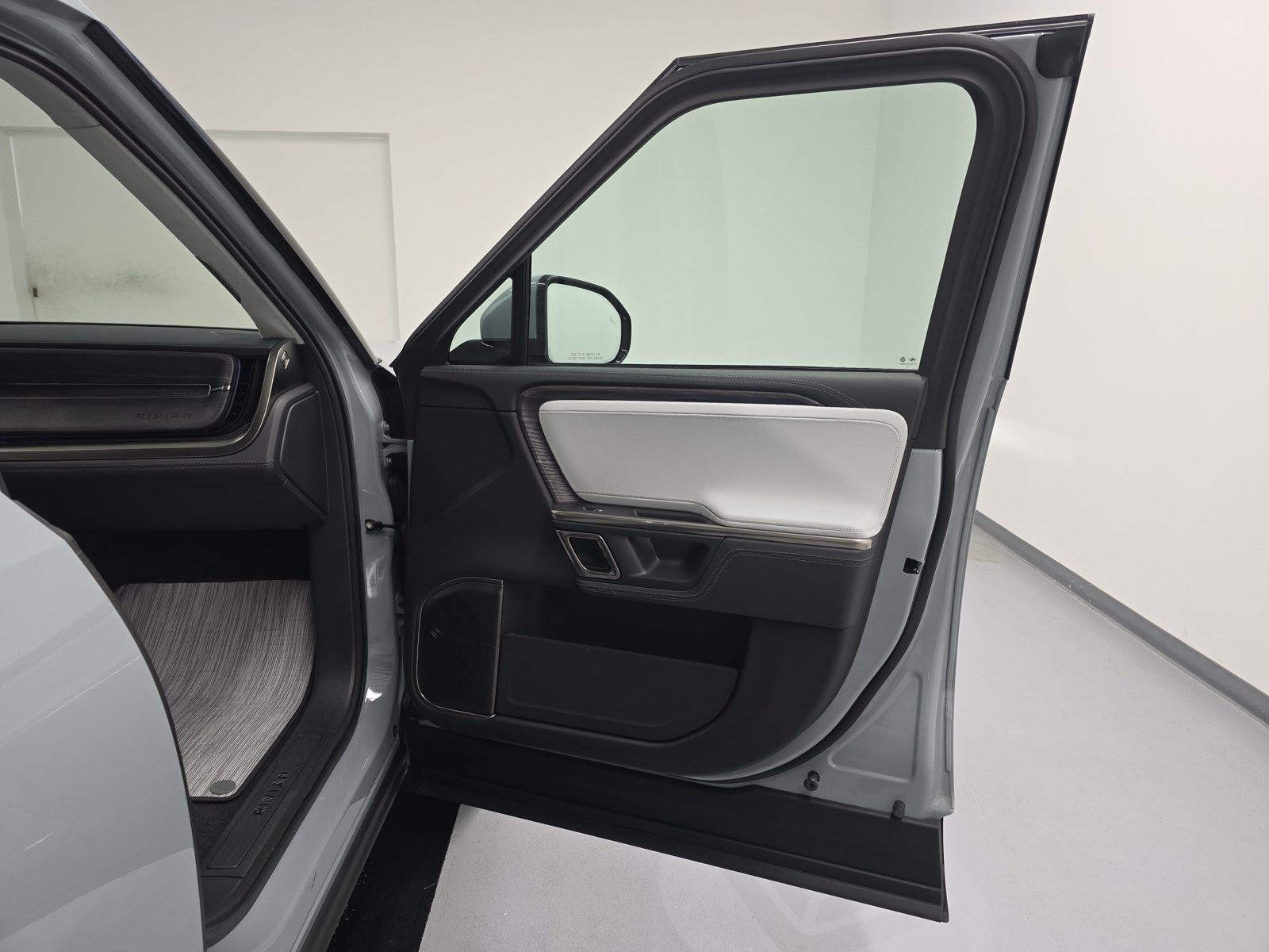 Used 2023 Rivian R1T Adventure Quad AWD/4WD image 18