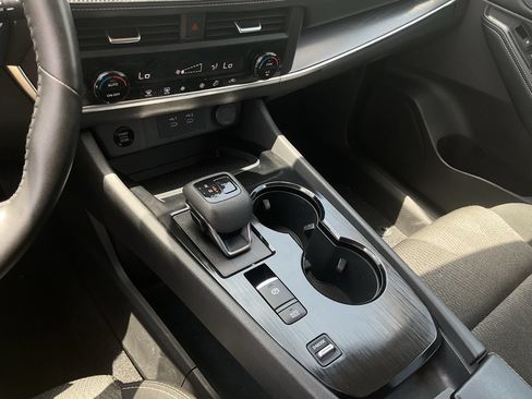 Used 2025 Nissan Rogue SV FWD image 9