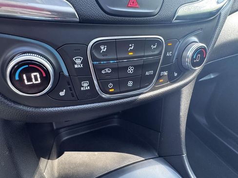 Certified 2019 Chevrolet Equinox LT w/ Sun & Navigation Package AWD/4WD image 32
