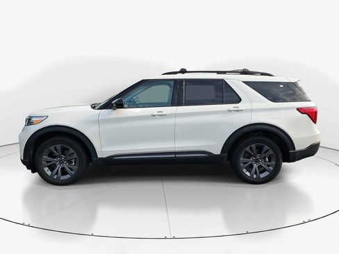 Used 2023 Ford Explorer XLT w/ Equipment Group 202A AWD/4WD image 6