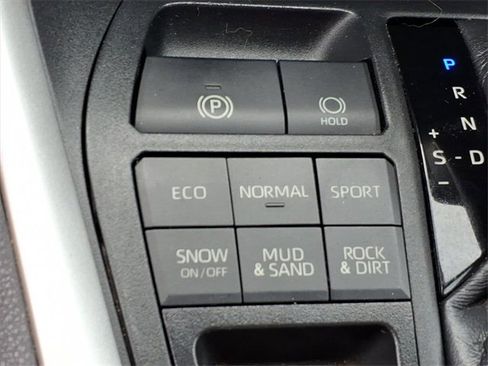 Used 2019 Toyota RAV4 LE image 11