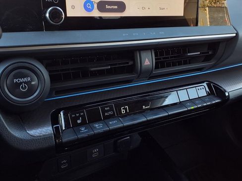 Certified 2023 Toyota Prius XLE image 10