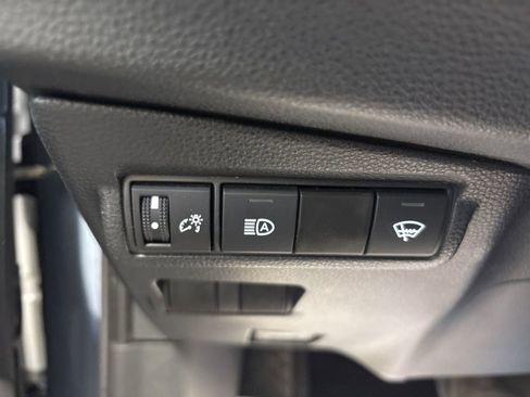 Used 2024 Toyota Corolla Cross LE image 17