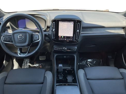 Used 2023 Volvo XC40 Recharge Core AWD/4WD image 10