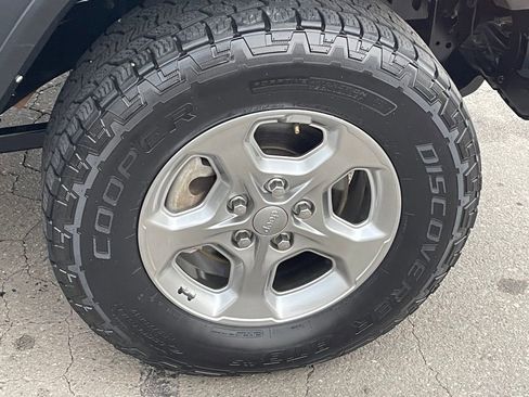Used 2021 Jeep Wrangler Unlimited Sport image 27