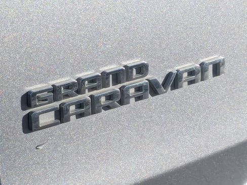 Used 2020 Dodge Grand Caravan SE image 11