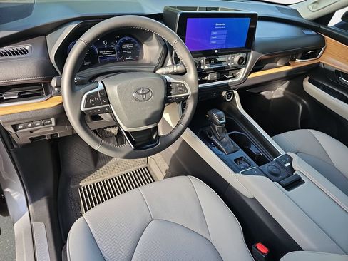 Used 2025 Toyota Grand Highlander AWD Hybrid image 20