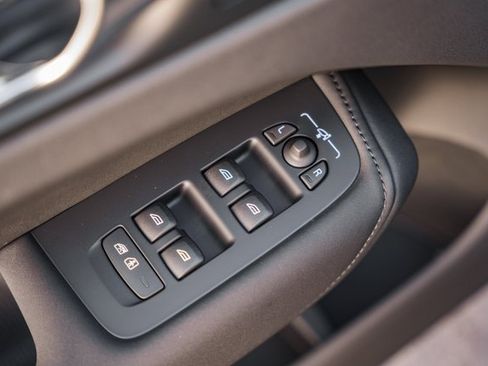 New 2026 Volvo XC60 B5 Ultra w/ Protection Package Premier image 39