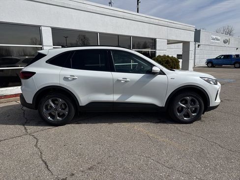 Used 2025 Ford Escape ST-Line Select w/ Tech Pack #2 AWD/4WD image 2