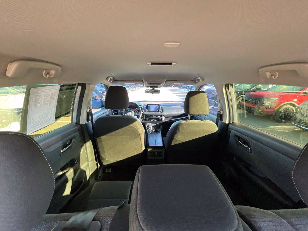 Used 2023 Nissan Rogue SV FWD image 25