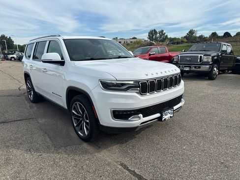 Used 2022 Jeep Wagoneer Series III w/ Premium Group I AWD/4WD image 3