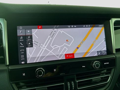 Certified 2022 Porsche Macan AWD/4WD image 16