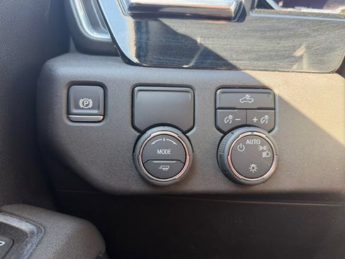 Used 2025 Chevrolet Silverado 1500 LT RWD image 16