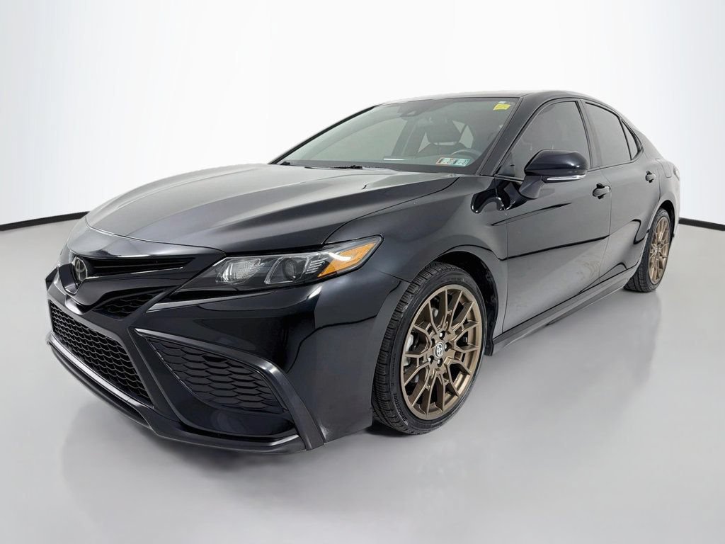 Used 2023 Toyota Camry SE FWD image 3