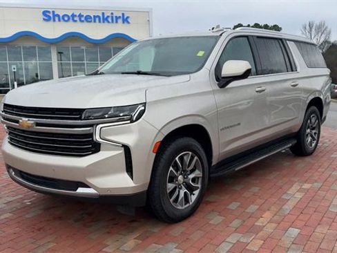 Used 2022 Chevrolet Suburban LT image 7