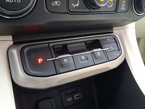 Used 2021 GMC Acadia Denali w/ Denali Technology Package FWD image 15