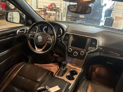 Used 2017 Jeep Grand Cherokee Overland AWD/4WD image 13