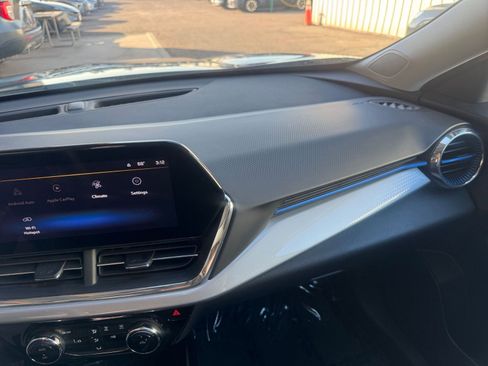 Used 2025 Chevrolet Trax LT image 33